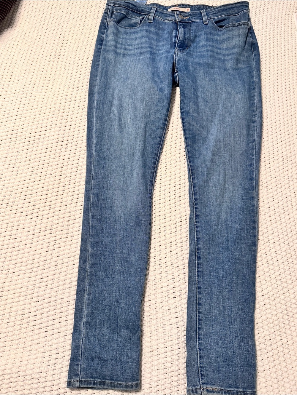 Levi's Women's Skinny Jeans in Medium Blue Wash | Like New